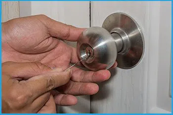 Lock Locksmith Services Port Saint Lucie, FL 772-242-3915 - 14-unlock-door